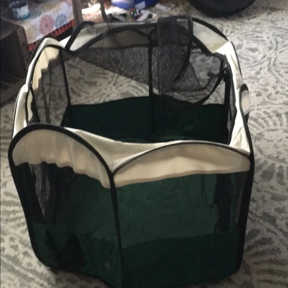 Pop up small pet inclosed play yard